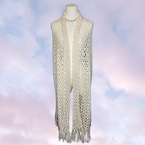 Vtg White Hand Knit Rectangular Long Fringe Cottage Hippie Prairie Winter Shawl